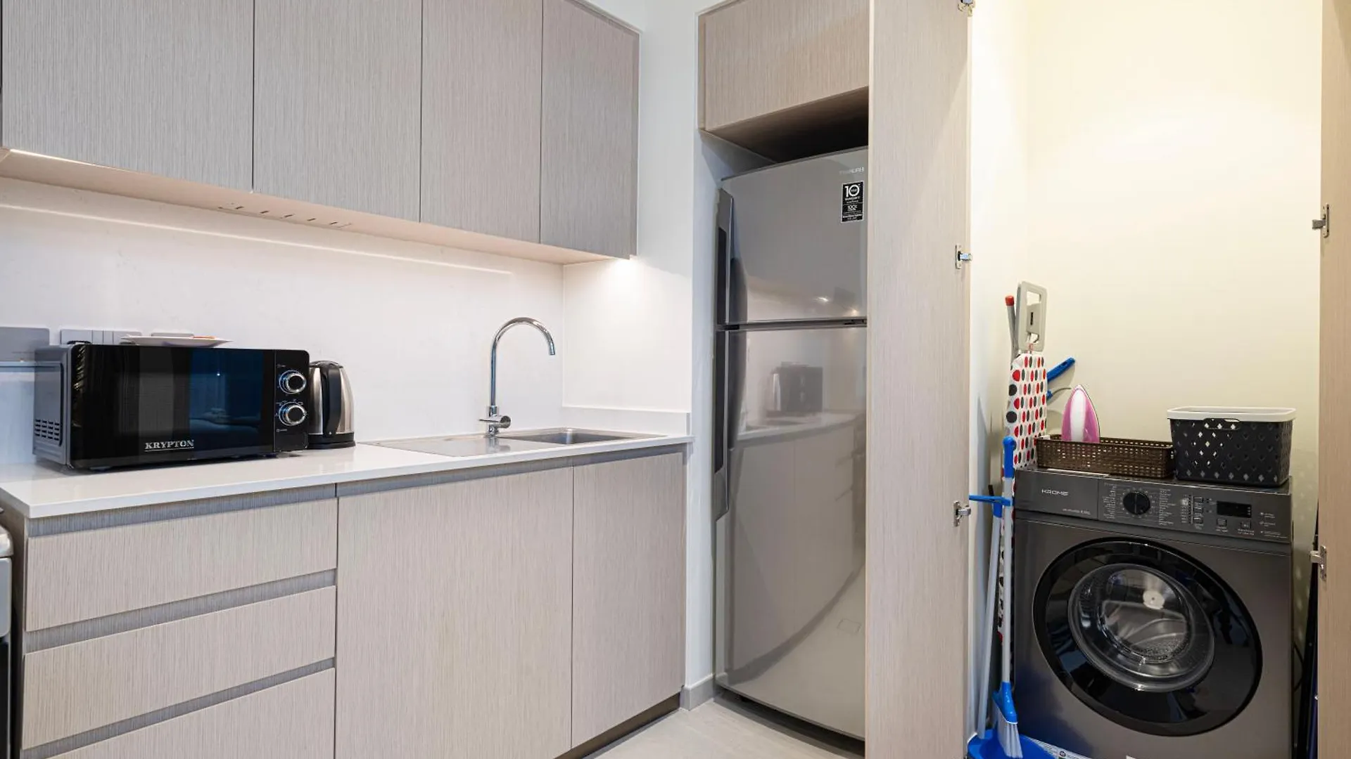 Grande Apartment 1 Bedroom With Amazing Pool, Gym And Location Дубай ОАЭ